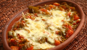 Fırında Kaşarlı Tavuk Güveç Tarifi ve Malzemeleri